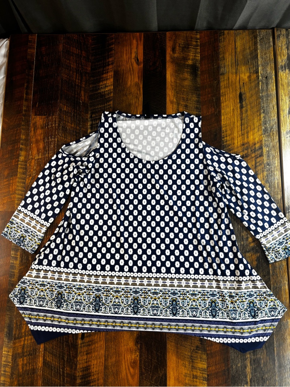 White Mark Women’s Blue/White Cold-Shoulder Tunic geometric hem 2XL